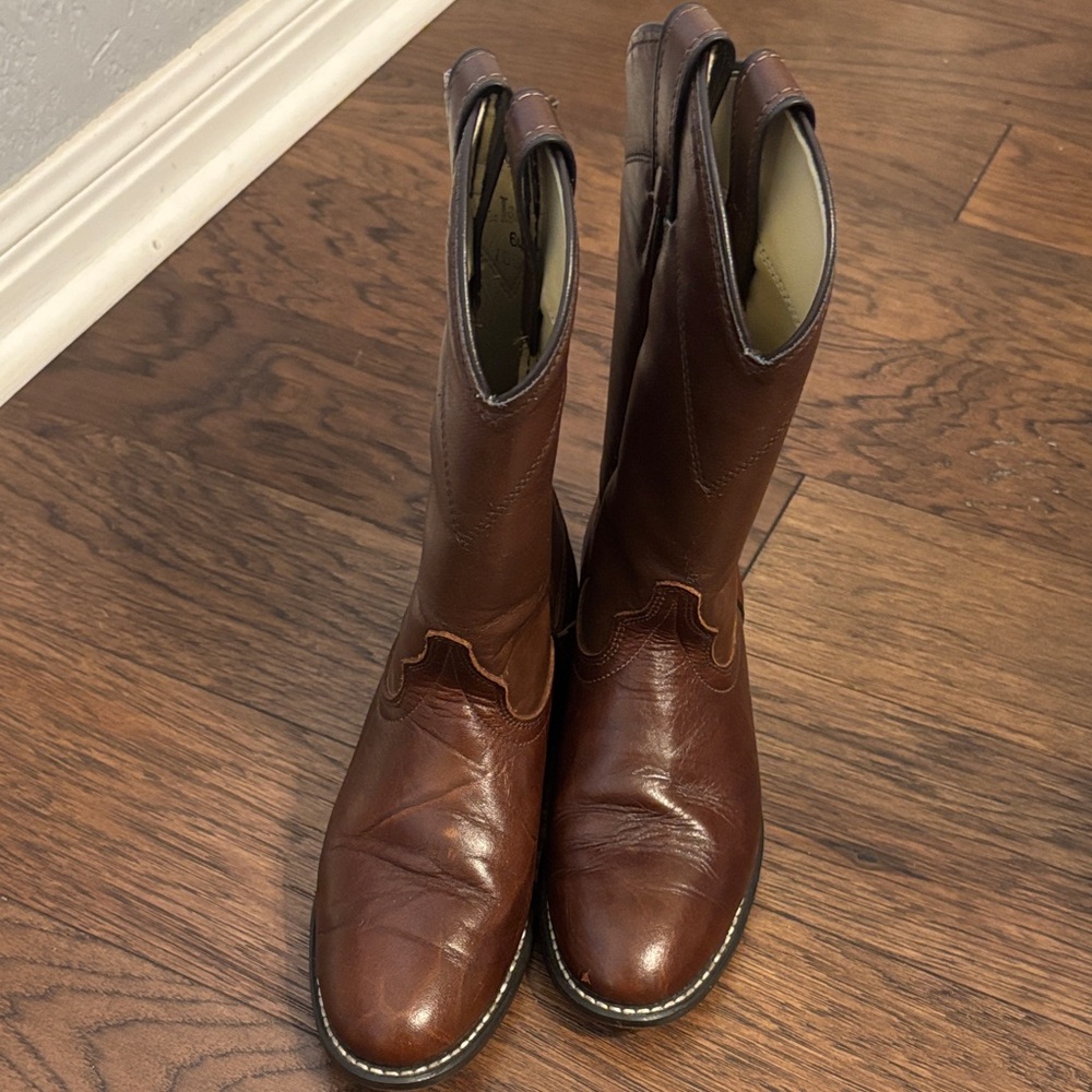 Women’s brown leather Laredo boots